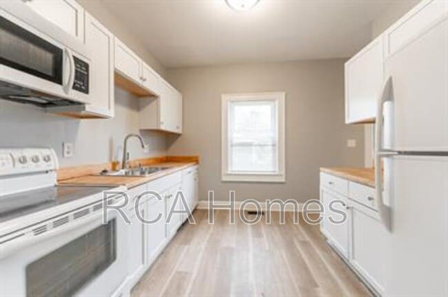 Photo - 1113 N Oxford St House