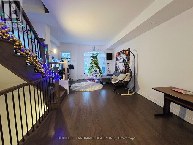 Building Photo - 35 Lunar Cres