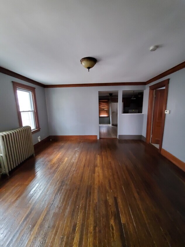 Building Photo - 123 Fernwood Avenue