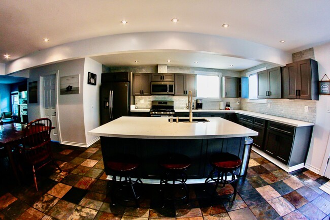 Building Photo - Charming 3 bedroom 2 bathroom in City Heights