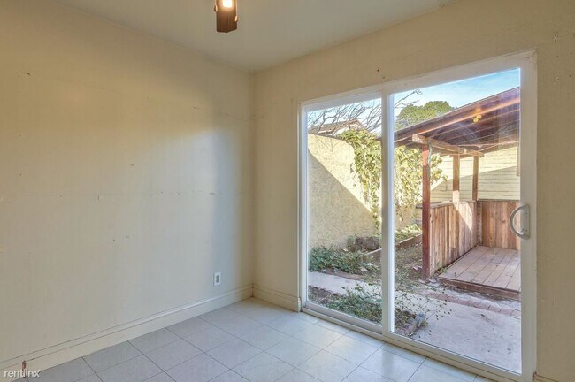 Building Photo - 3 br, 2 bath House - 1058 Sherman Dr