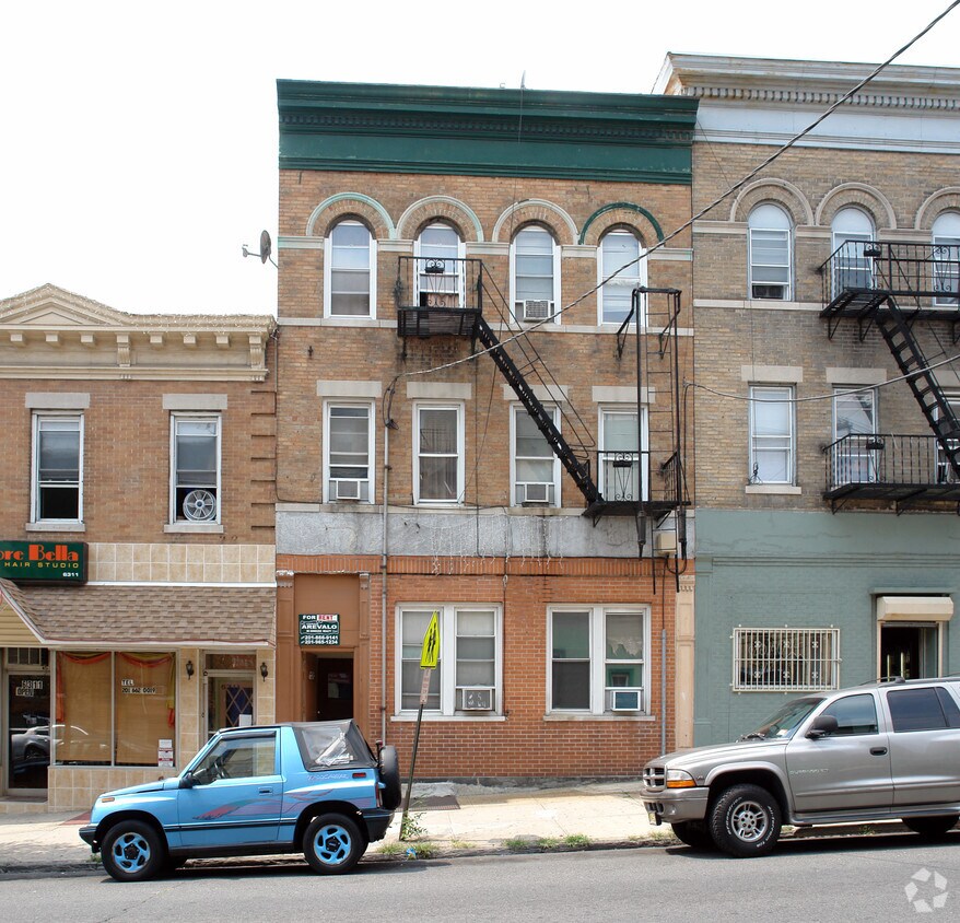 Building Photo - 6313 Broadway