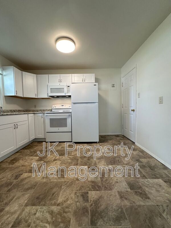 Building Photo - 1226 6th Ave N