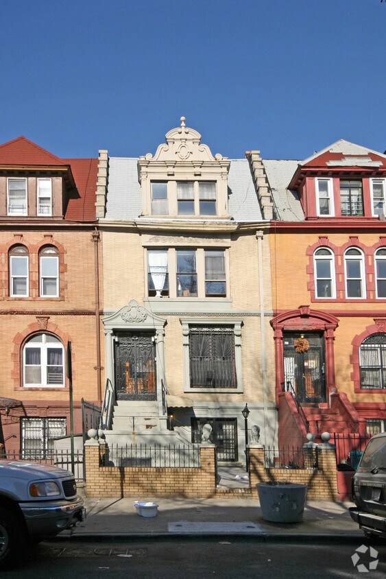 Primary Photo - 270 New York Ave