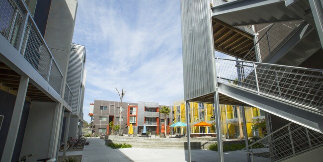 Building Photo - 850 Camino del Sur