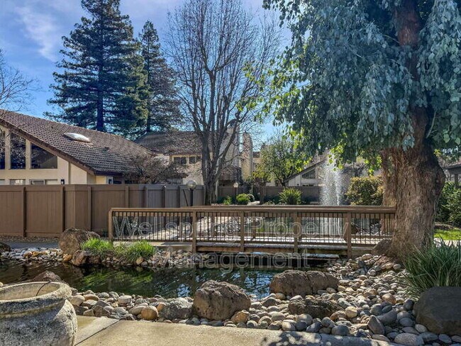 Foto del edificio - 3700 Tully Rd