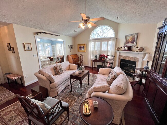 Foto del edificio - Stunning Three bedroom Villa in The Villas at Peppers Ferry – A Must-See!