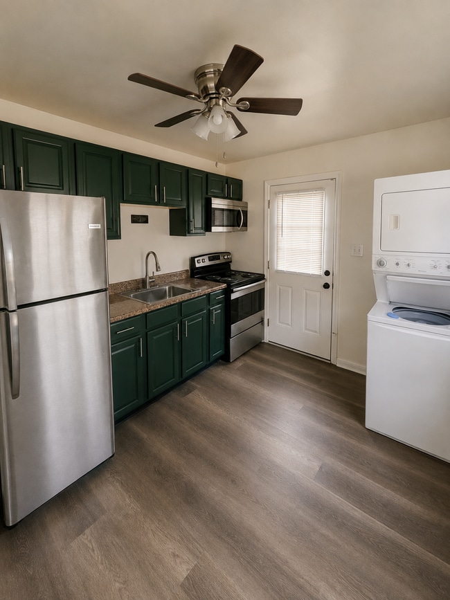 Building Photo - 1603 Monteiro Ave