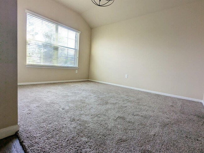 Building Photo - 405 Camellia Dr