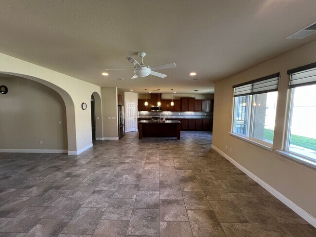 Foto del edificio - Gorgeous Single Story Sunridge Park Home!