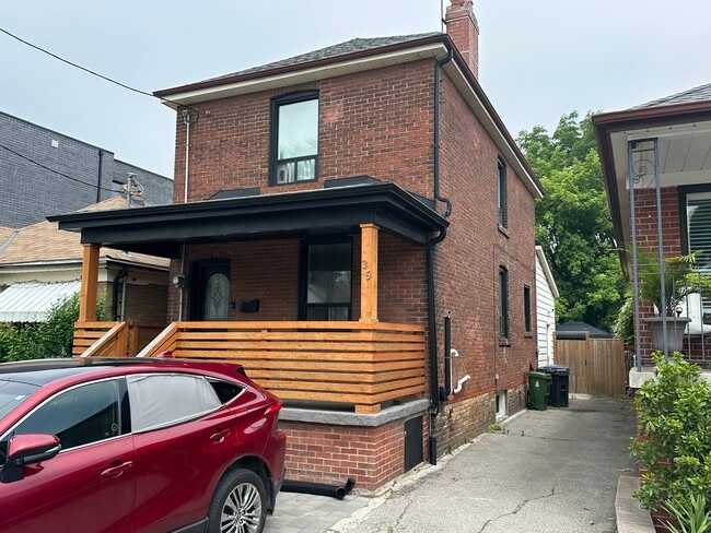 Building Photo - Beautifully Re-Modelled Basement Apartment