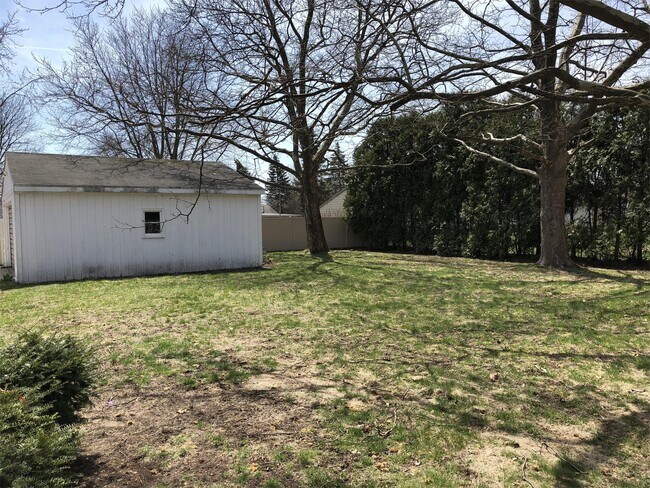 Foto del edificio - 3305 Burlingame Ave SW