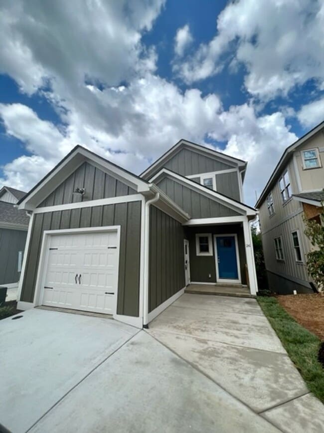 Building Photo - Weaverville Rental