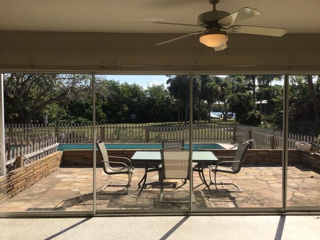 Foto del edificio - 2655 N Beach Rd