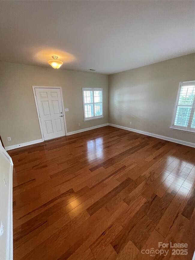 Building Photo - 120 Waterlynn Club Dr