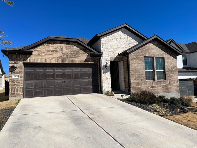 Building Photo - Beautiful 4/3 WITH POOL in Travisso