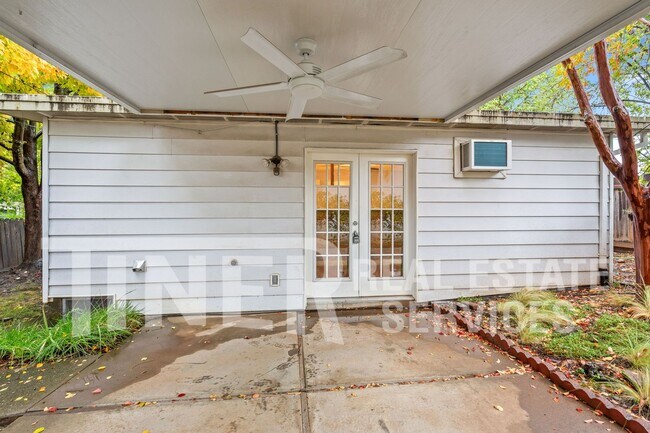 Foto del edificio - Updated Charming Studio in Historic Folsom...