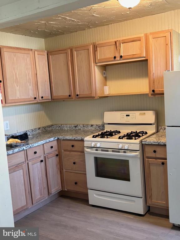 Foto del edificio - 914 Burnside Rd