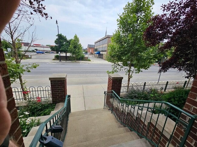 Building Photo - 120 E Mound St