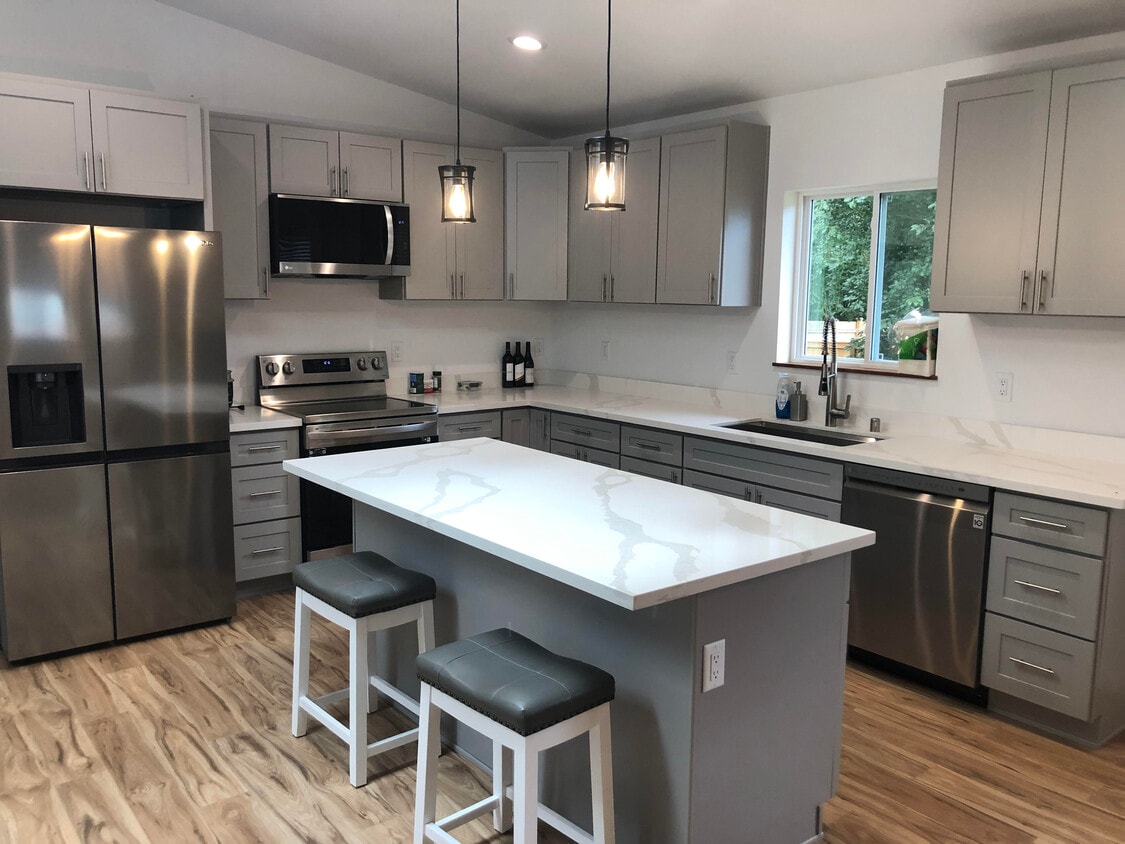 Foto principal - 6835 Condor Loop NE