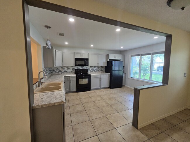 Foto del edificio - 35120 Whispering Oaks Blvd