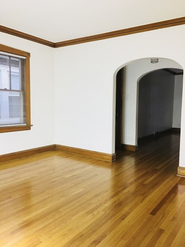 Building Photo - 2111 N Lockwood Ave