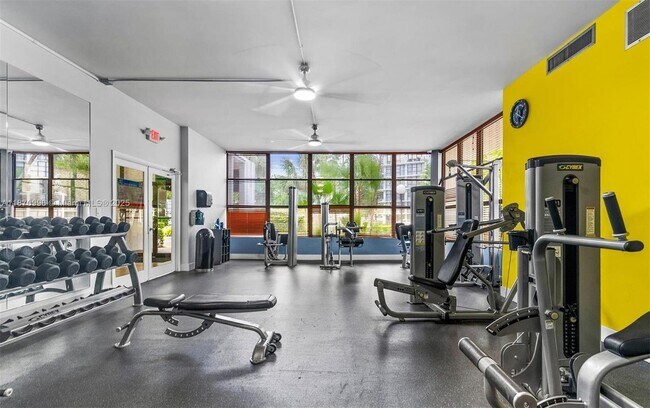 Foto del edificio - 1000 Parkview Dr