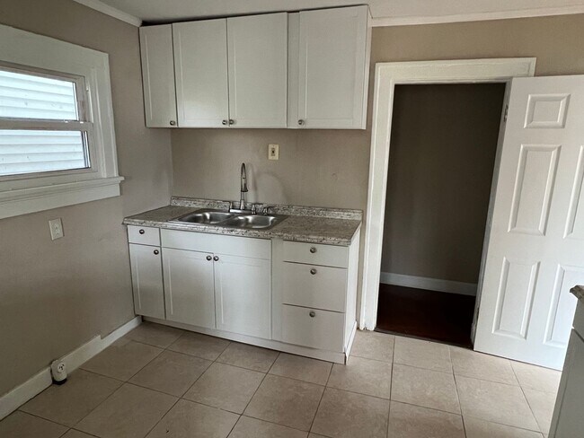 Foto del edificio - Large 2 bedrooms 1 bathroom house in Dayto...