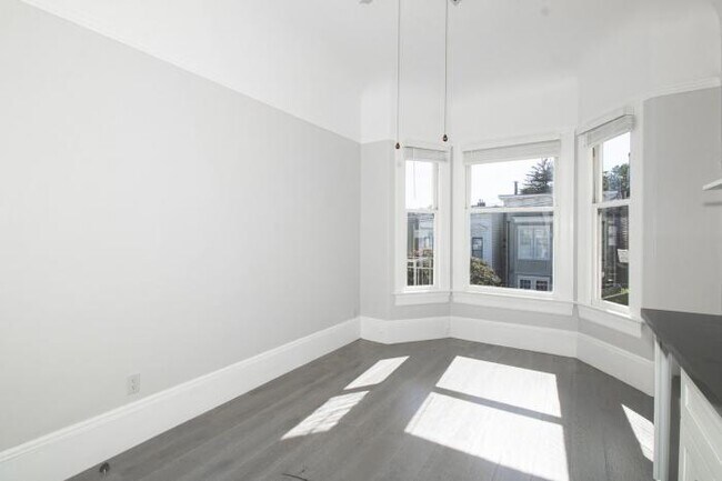 Building Photo - bedroom in San Francisco CA 94115