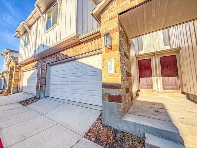 Foto del edificio - 5607 Mobeetie Lp