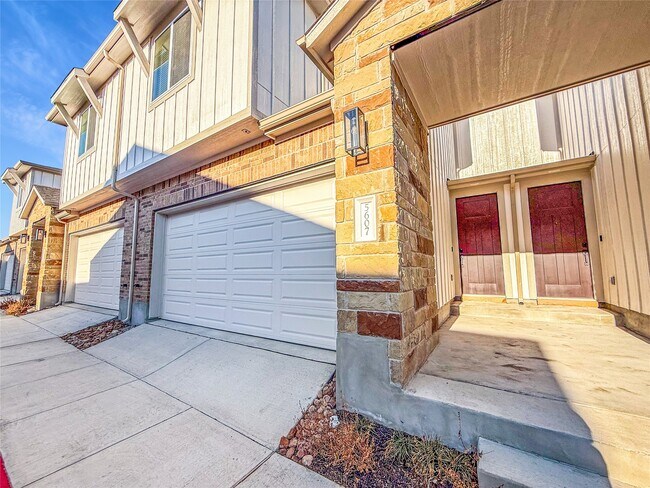 Foto del edificio - 5609 Mobeetie Lp