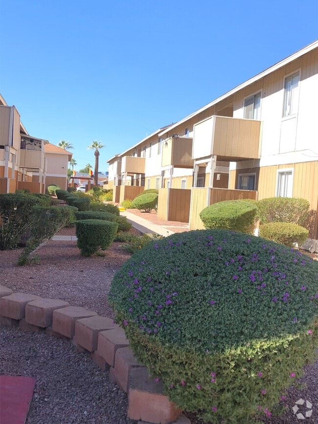 Paradise Gardens Apartments for Rent with a Dog Park Las Vegas, NV