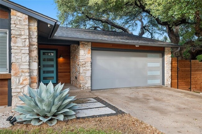 Building Photo - 1104 Durham Dr
