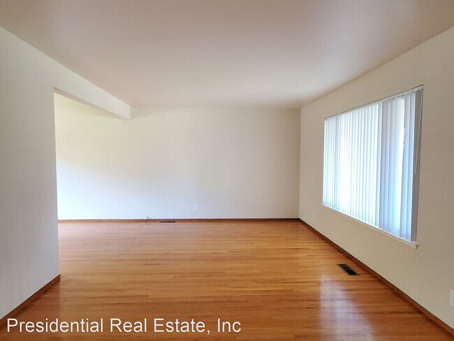 Building Photo - 5 br, 2.5 bath House - 2415 Lacey Dr