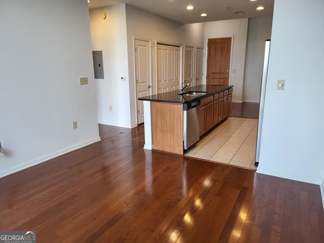 Building Photo - 3040 Peachtree Rd NW