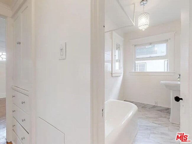 Building Photo - 1260 Flores St