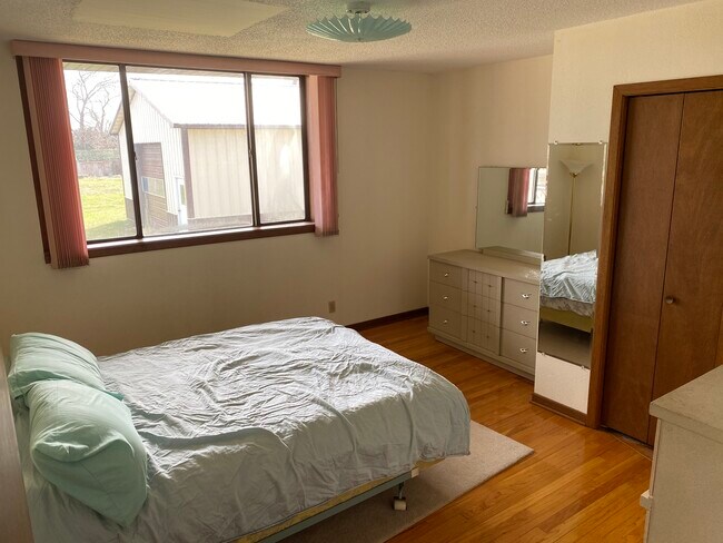 Dormitorio 2 - 5175 50th Ave