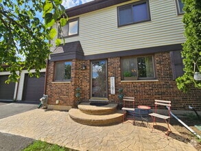 Building Photo - 23W434 Greenbriar Dr