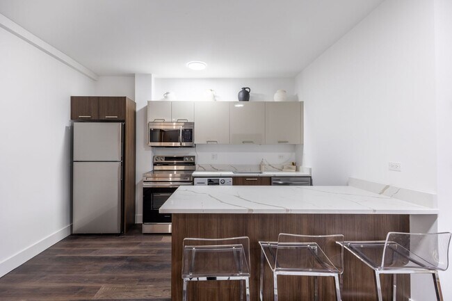 Building Photo - Brand NEW 2-Bedroom in the heart of Andersonville with Separate Kitchen, In-Unit Laundry & Sunlig...