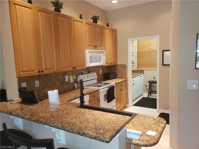 Building Photo - 10131 N Silver Palm Dr