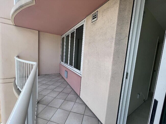Building Photo - ONE ARCHER LANE 1/1/1 sec, central A/C, W/...