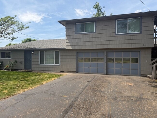 Foto del edificio - Updated 2 bedroom 1 bath duplex!
