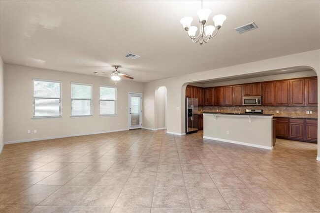 Foto del edificio - 2041 Livonia Dr