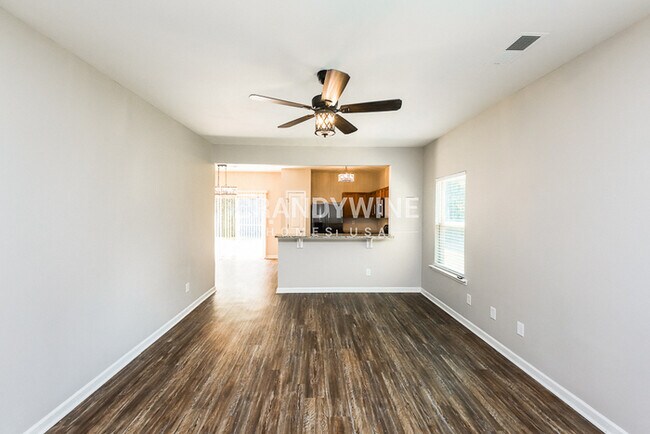 Building Photo - 3332 Lowland Dr