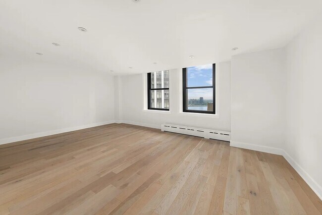 Building Photo - 60 Fulton St