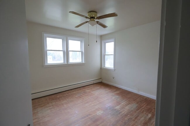 Building Photo - Rancher on a Quiet Manheim Borough Street