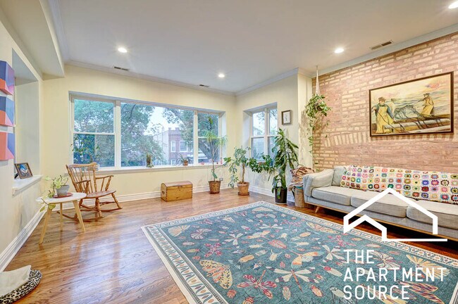 Foto del edificio - 2539 N Hamlin Ave