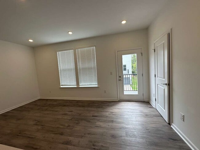 Building Photo - 5016 Rill Ct