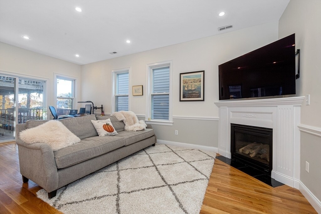 Foto principal - 357 W Fourth St