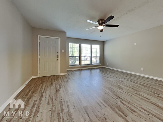 Foto del edificio - 10626 Sagewillow Ln